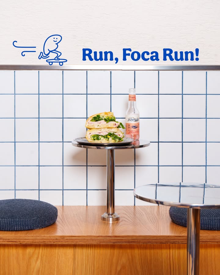 Focamia mekan içi, Run Foca Run duvar yazısı